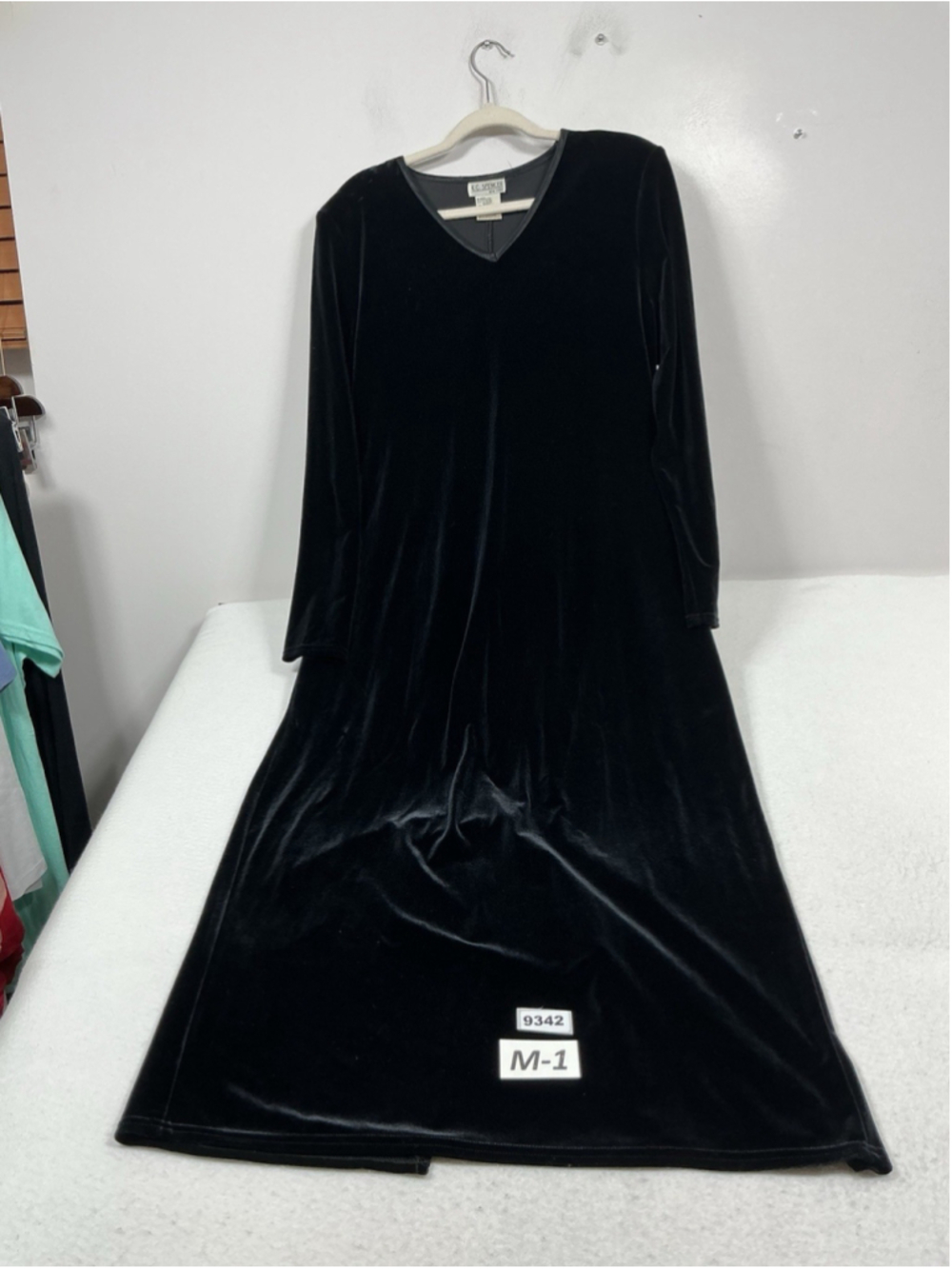 Womans Excellent KC Spencer Pullover Velvet Maxi Dress Size 14 Black Long Sleeve